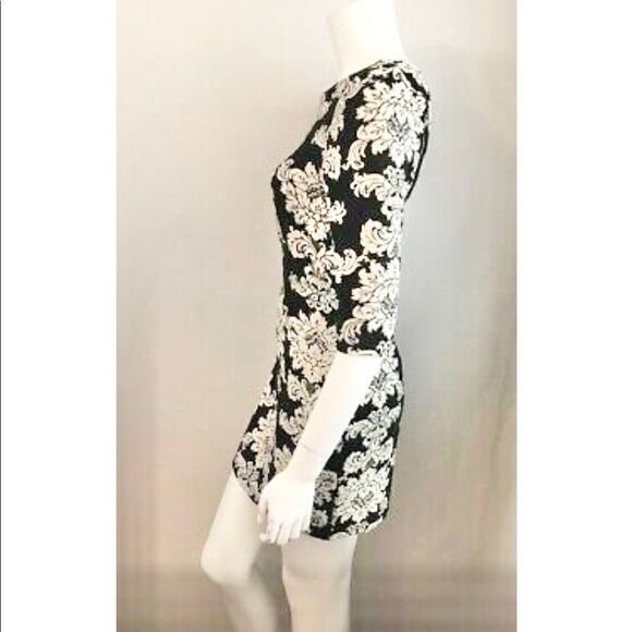 Everly Black& White Damask Medallion Shift Dress - Picture 3 of 7